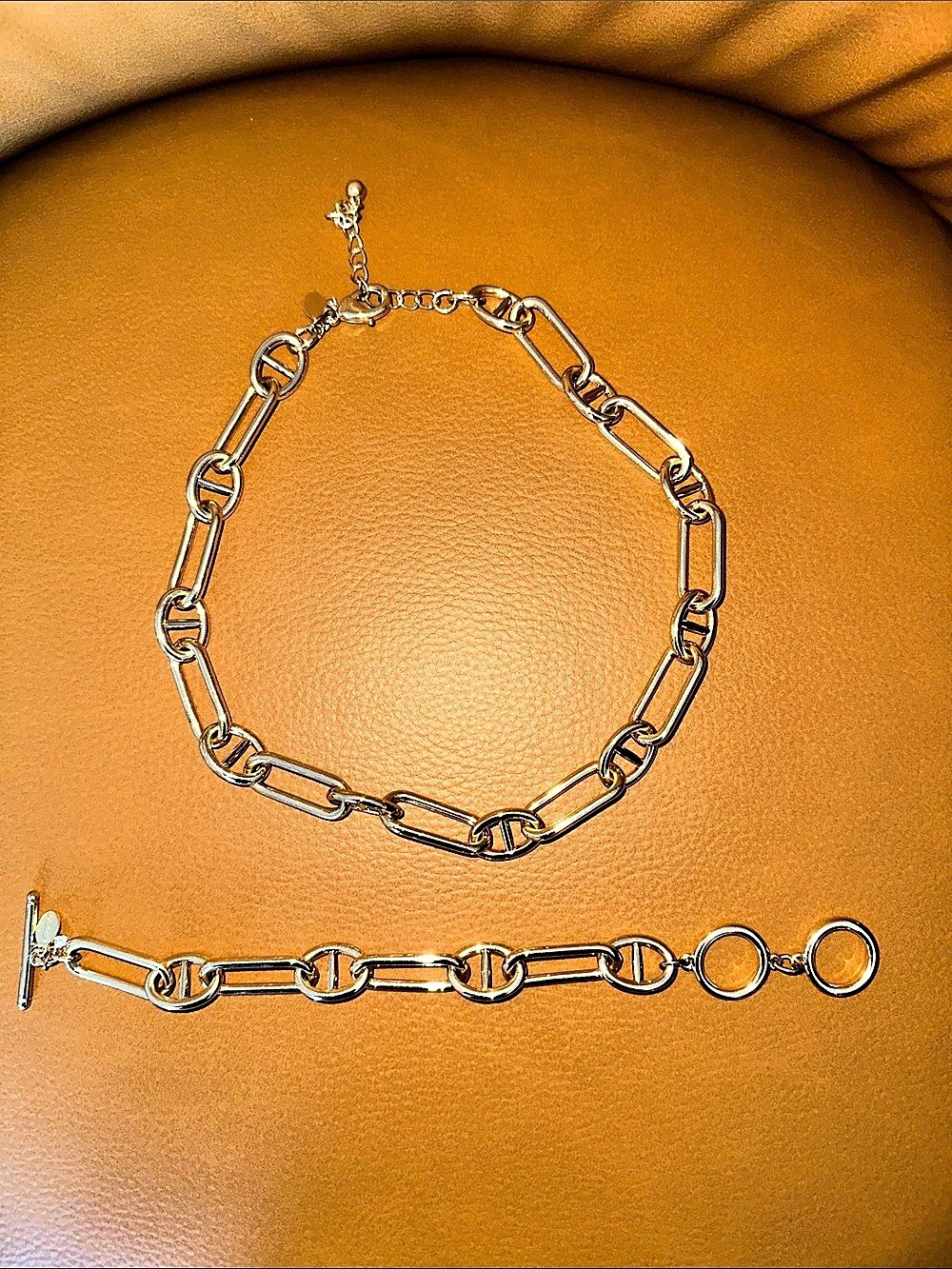 Chain Link Necklace & Bracelet in Gold Like New